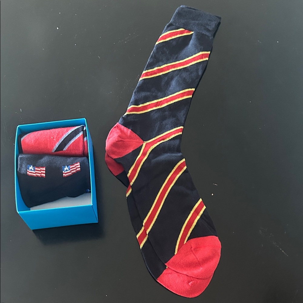 3 pair red navy American flag J McLaughlin men’s dress socks NEW